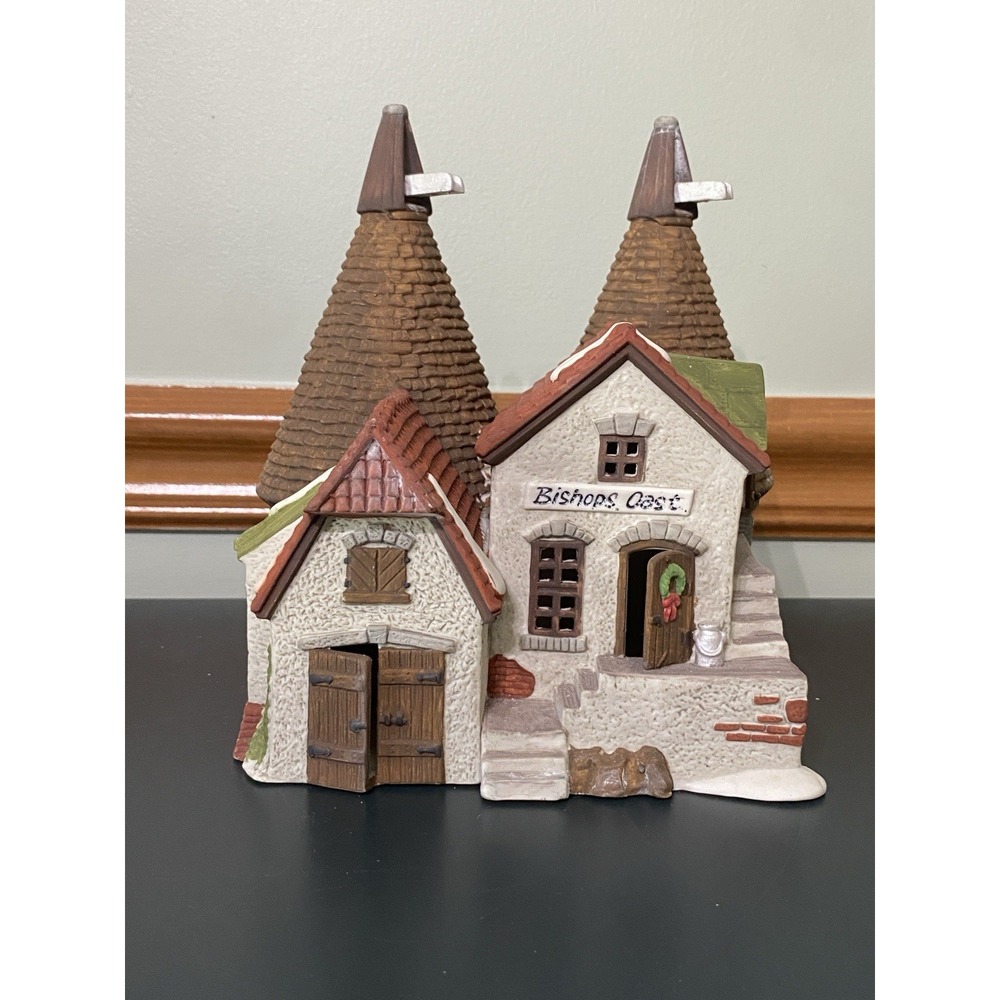 Dept 56 Dickens' Village Bishops Oast House #55670 1990 Christmas Village
